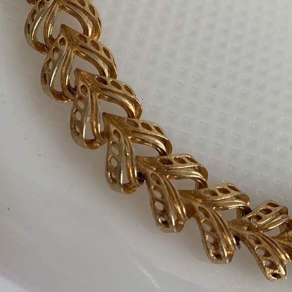 VTG LISNER Heart Choker Necklace Textured GoldTone Interlocking Hearts 12.5” - Picture 2 of 14